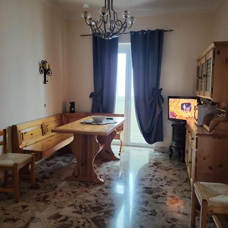 Vittoria Alata Hotel Bari Bagian luar foto