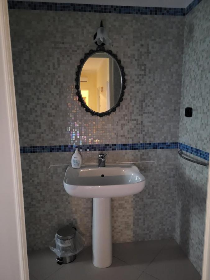 Vittoria Alata Hotel Bari Bagian luar foto