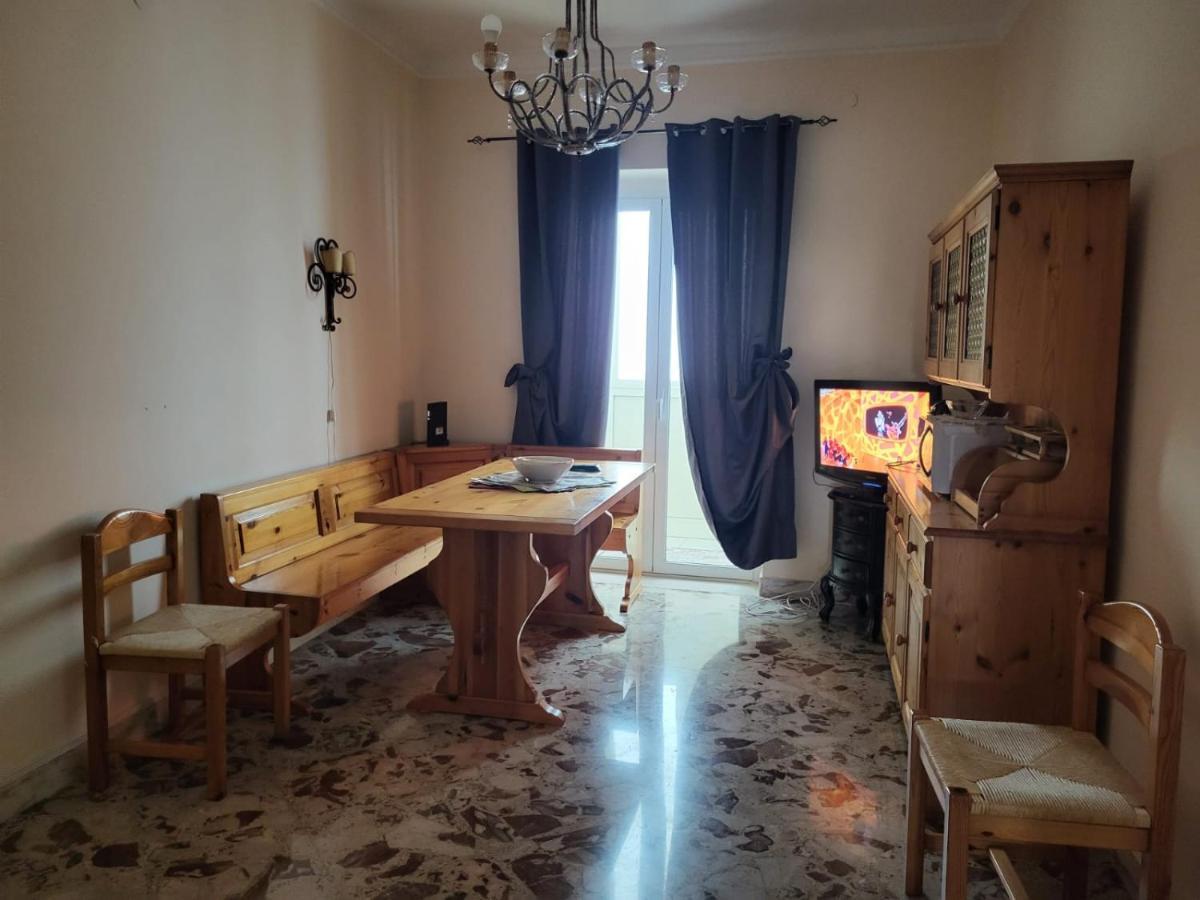 Vittoria Alata Hotel Bari Bagian luar foto
